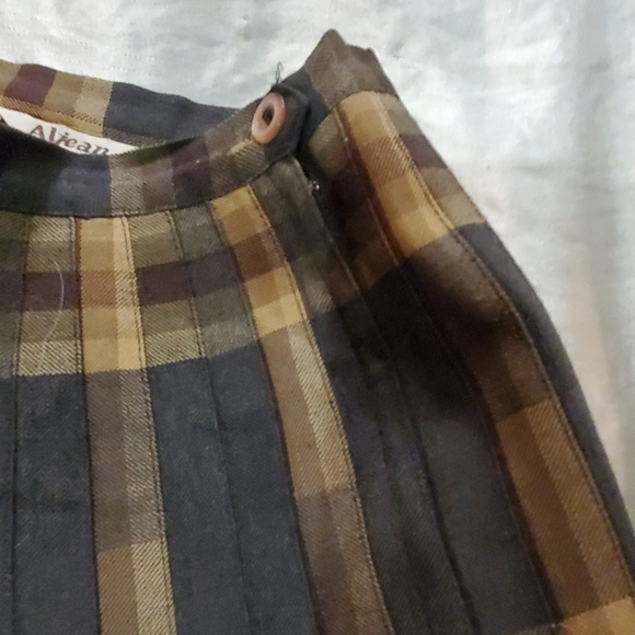 Pleated tartan skirt - Picture 2 of 4